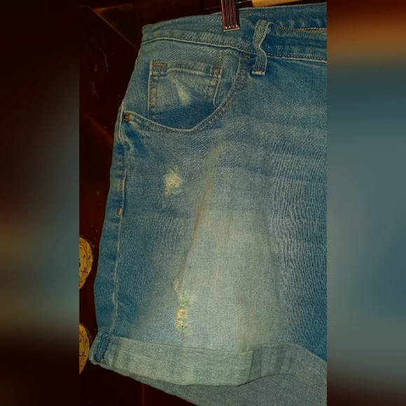 🍀3/15 Old Navy Boyfriend Distressed Jean Shorts - Picture 4 of 7